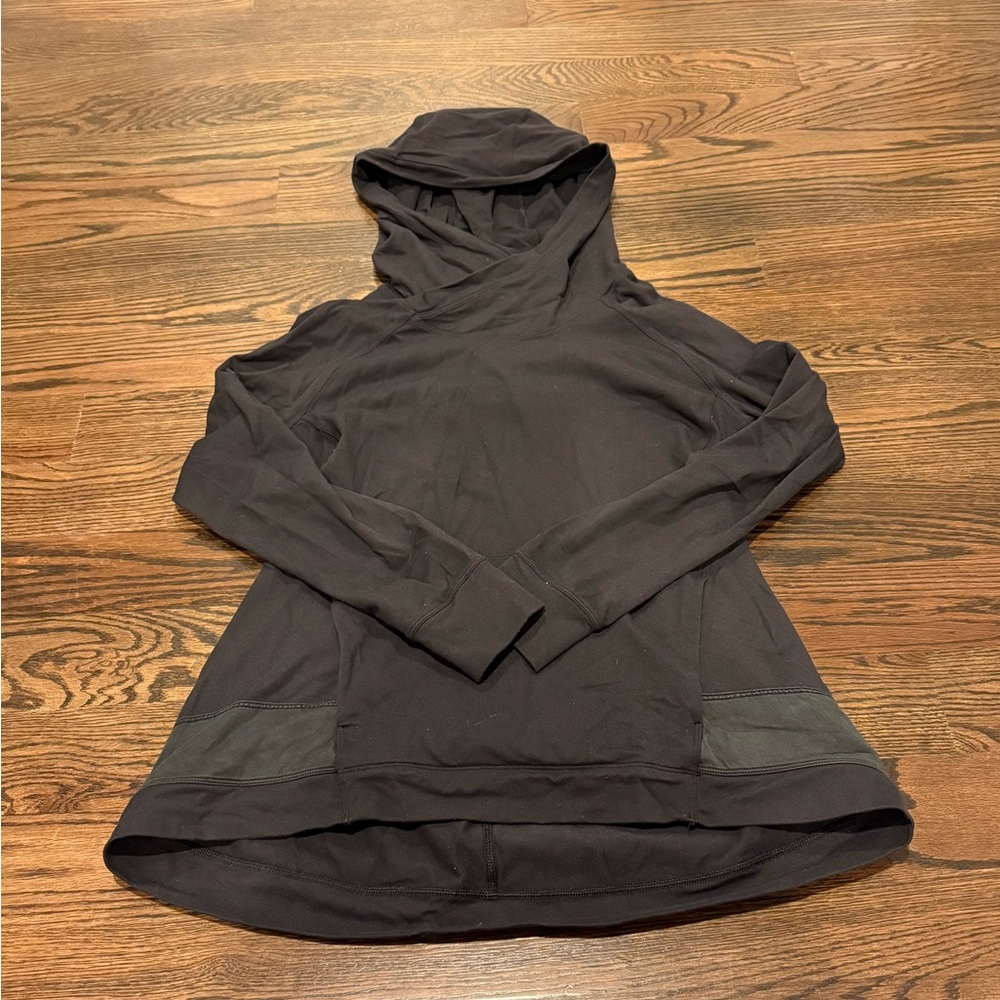 Lululemon sweatshirt size 4